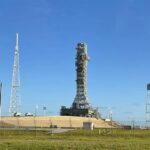 แท่นปล่อยเคลื่อนที่ของ NASA เคลื่อนย้ายเพื่อเตรียมภารกิจ Artemis III