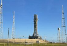 แท่นปล่อยเคลื่อนที่ของ NASA เคลื่อนย้ายเพื่อเตรียมภารกิจ Artemis III
