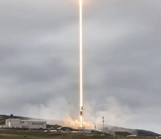 จรวด Falcon 9 ของ SpaceX ส่งดาวเทียม Starlink 24 ดวงขึ้นสู่วงโคจรต่ำของโลกจากรัฐแคลิฟอร์เนีย