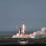 SpaceX ส่งยานหุ่นยนต์ซ่อมแซมดาวเทียม พร้อมแขนกลยาว 10 ฟุต สู่วงโคจรโลก